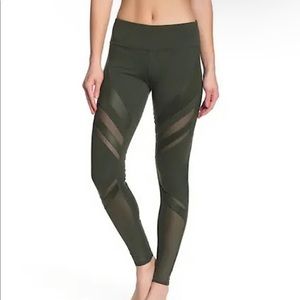 ALO yoga leggings with cut outs - size S green
